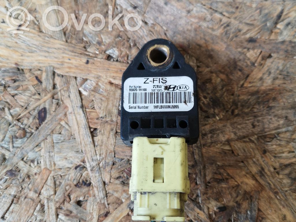 Hyundai i30 Airbag deployment crash/impact sensor 