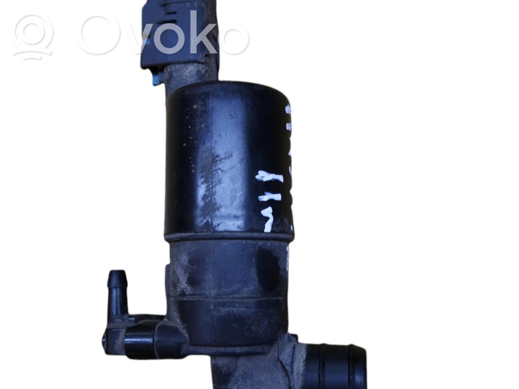 Renault Master III Windscreen/windshield washer pump 
