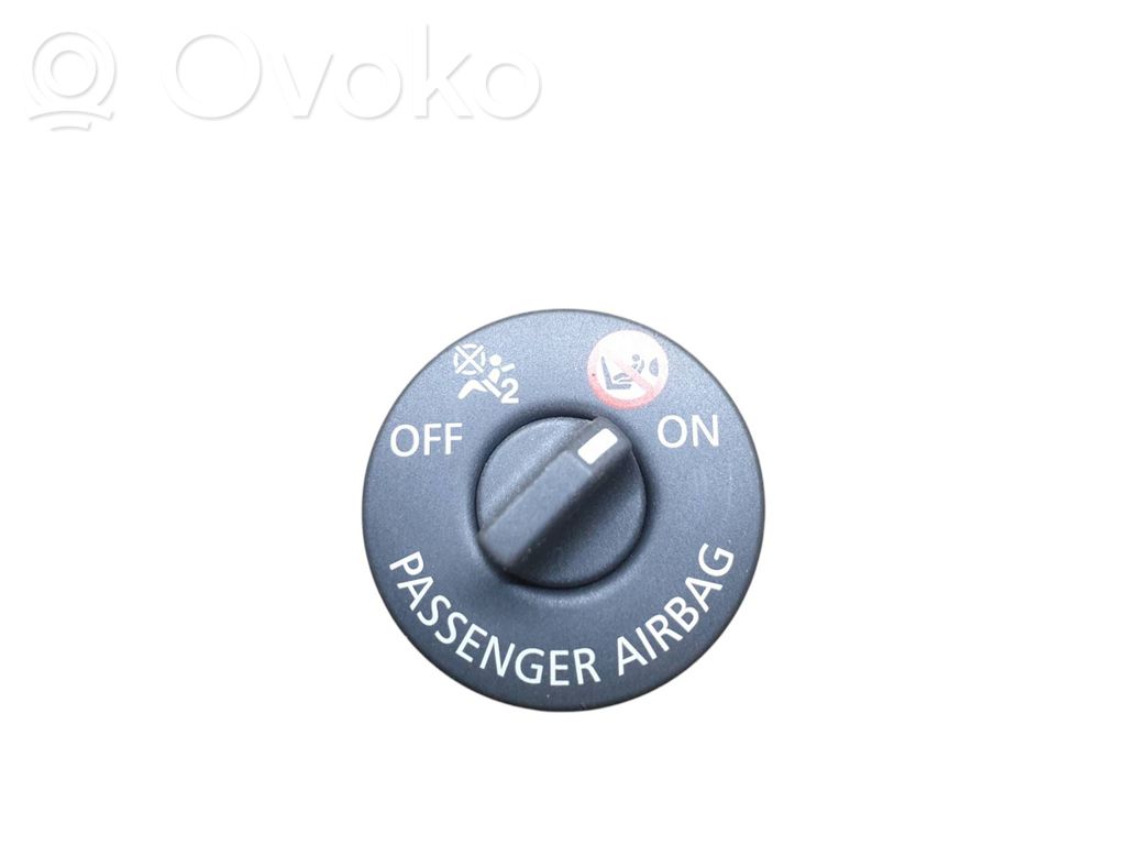 Renault Trafic III (X82) Passenger airbag on/off switch 
