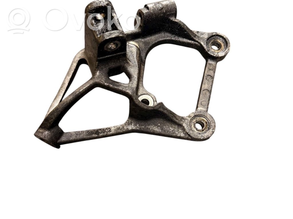 Engine mounting bracket   28057037