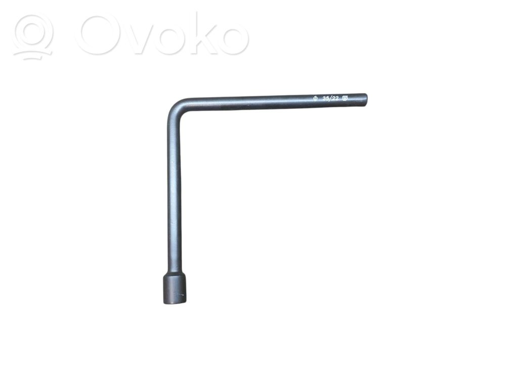Llave de tuercas de rueda