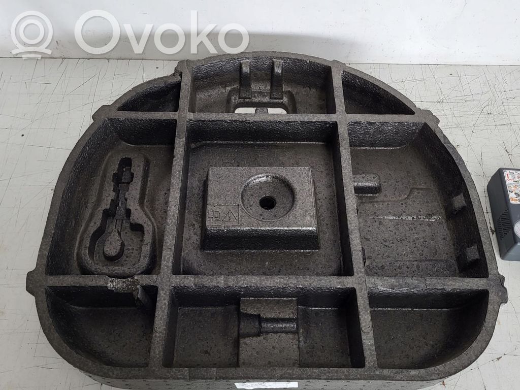 Ford C-MAX II Bordwerkzeug Satz Set 