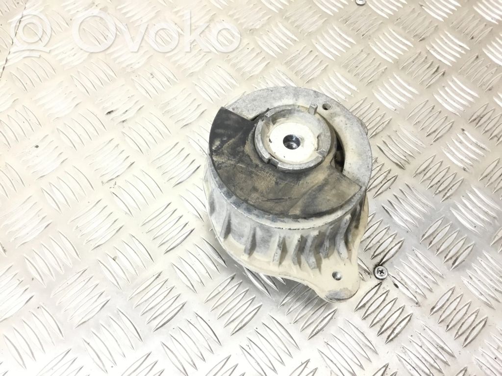 Mercedes-Benz E W238 Engine mount bracket 