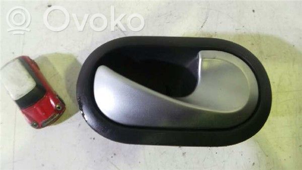 Renault Clio III Manecilla interna puerta delantera 