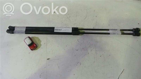 Hyundai i30 Odbój klapy tylnej bagażnika 