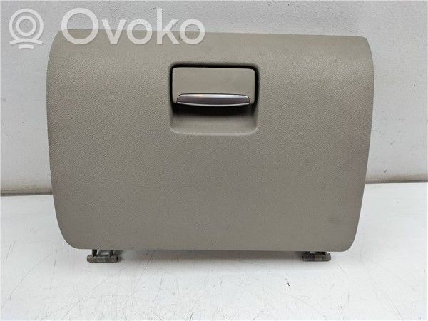 Glove box   G8DA