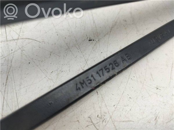 Ford Focus Priekinio stiklo valytuvų kojelė 