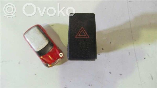 Toyota Avensis T250 Botón interruptor de luz de peligro 