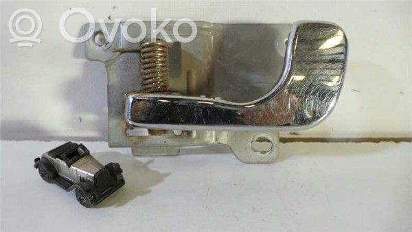 Mitsubishi Montero Manecilla interna puerta delantera 