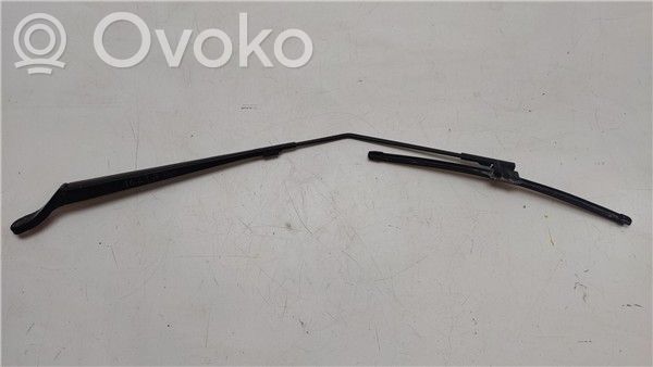 Peugeot 207 Front wiper blade arm 