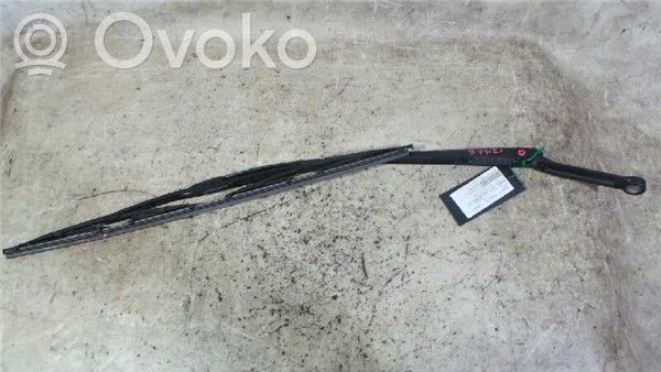 Audi A6 S6 C4 4A Priekšējā loga tīrītāja kājiņa 