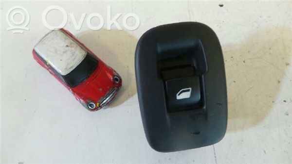 Peugeot 2008 I Przyciski szyb 