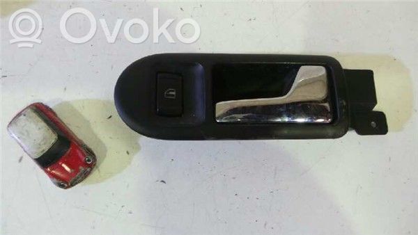 Volkswagen PASSAT Front door interior handle 