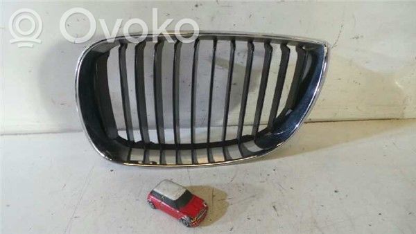 BMW 1 E81 E87 Dzinēja pārsega dekoratīvais režģis 