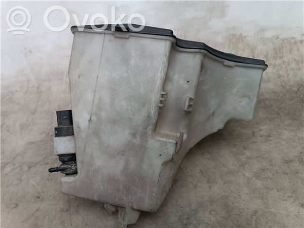 BMW X3 E83 Žibintų apiplovimo bakelis 