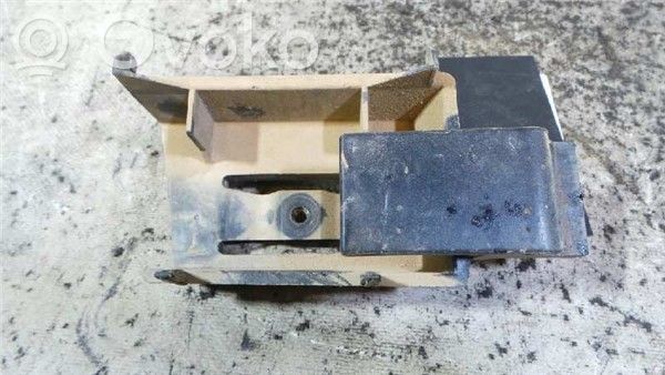 Manecilla interna puerta delantera