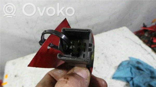 Peugeot 206 Hätävilkkujen kytkin 