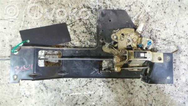 Rear door lock   D4FB