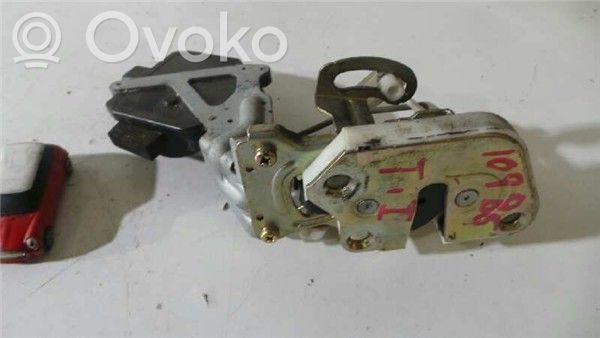 Mitsubishi Galant Cerradura de puerta trasera 