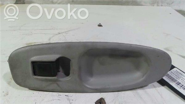 Nissan Almera Tino Elektrinių langų jungtukas 