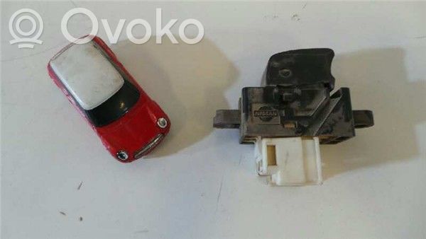 Nissan King Cab, Navara Electric window control switch 