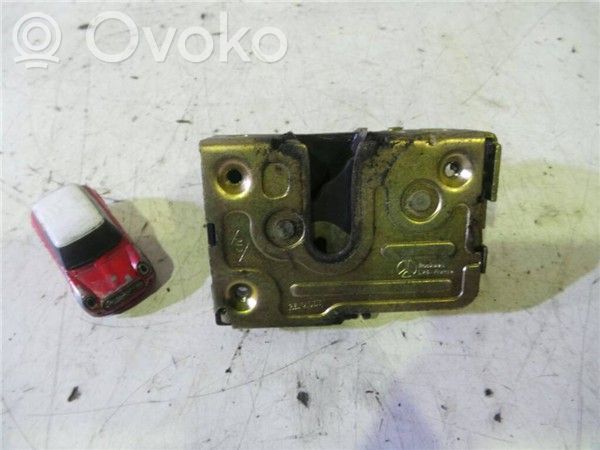 Renault Master II Etuoven lukko 