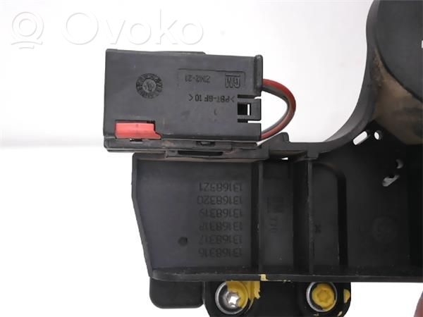 Opel Corsa C Aizmugurējā pārsega pievilcējs 