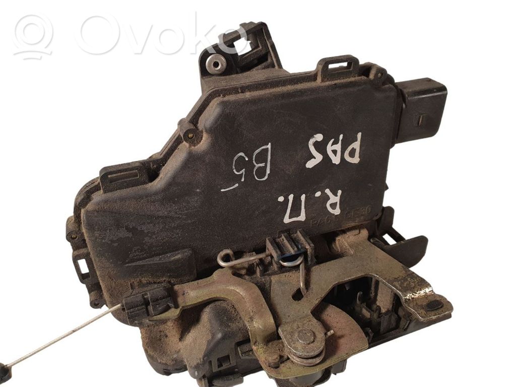 Volkswagen PASSAT B5 Zamek drzwi przednich 