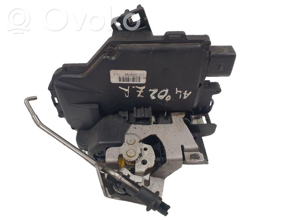 Audi A4 S4 B6 8E 8H Zamek drzwi tylnych 