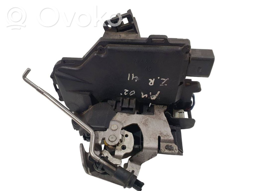 Audi A4 S4 B6 8E 8H Zamek drzwi tylnych 