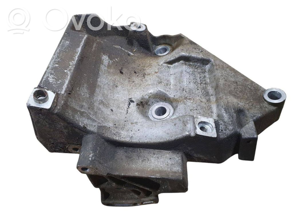 Audi A4 S4 B5 8D Halterung Klimakompressor 
