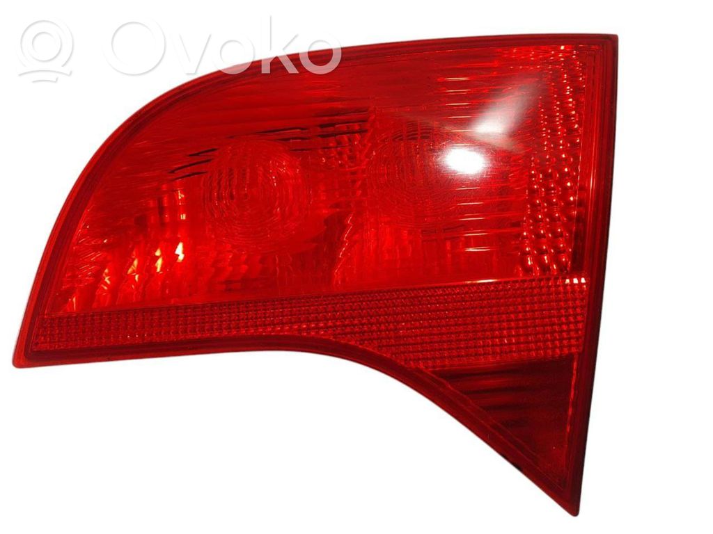 Audi A4 S4 B7 8E 8H Lampy tylnej klapy bagażnika 