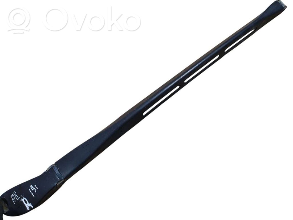 Audi A8 S8 D3 4E Brazo del limpiaparabrisas delantero 
