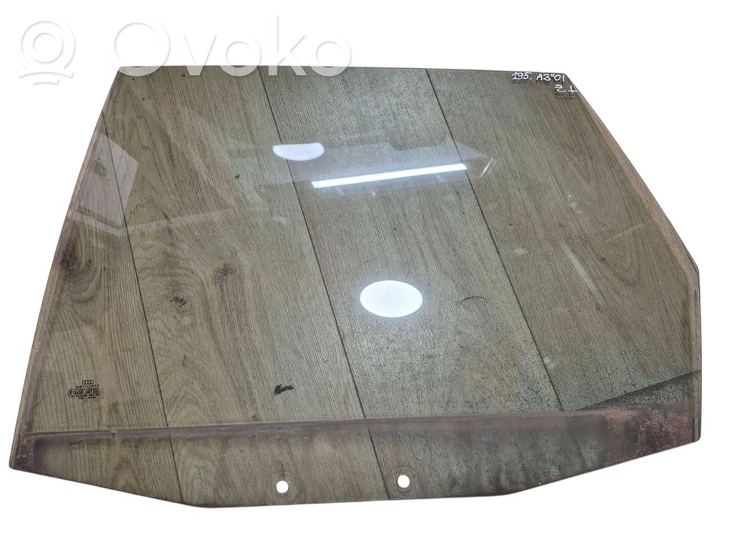 Audi A3 S3 8L Luna de la puerta delantera cuatro puertas 