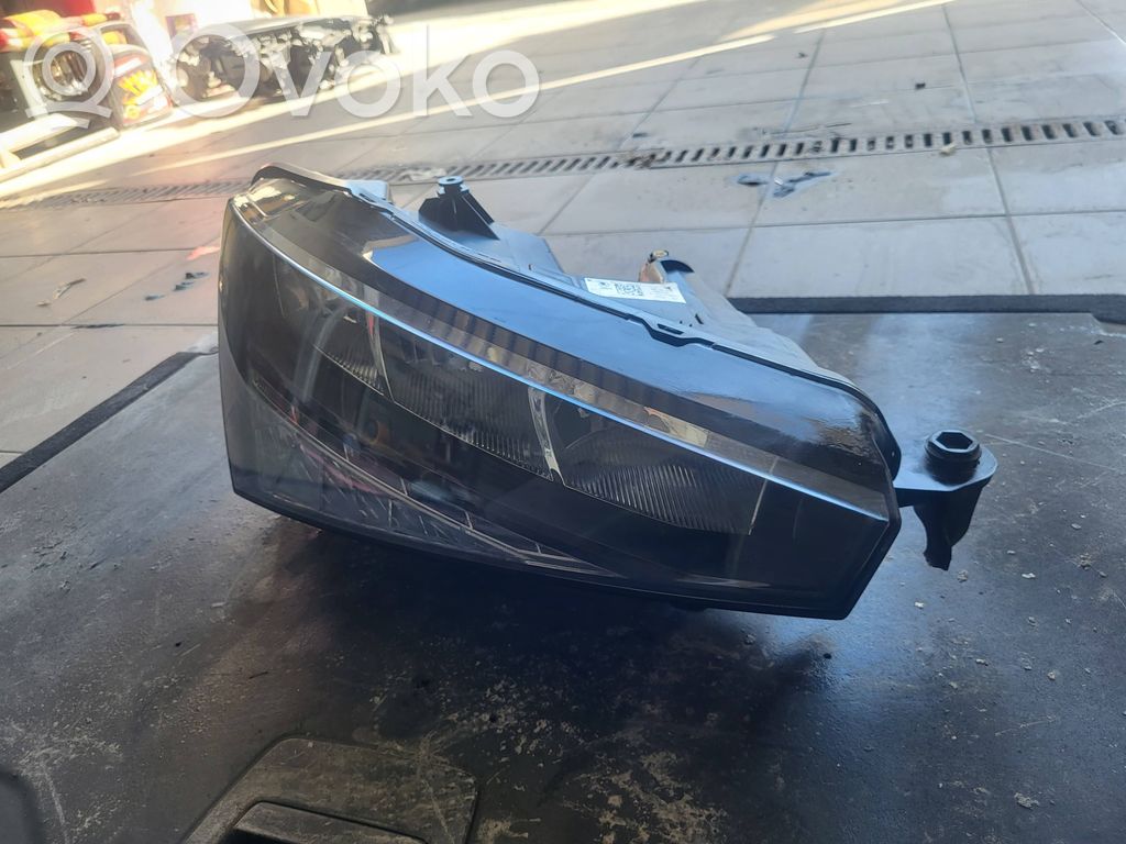 Skoda Scala Lampa przednia 
