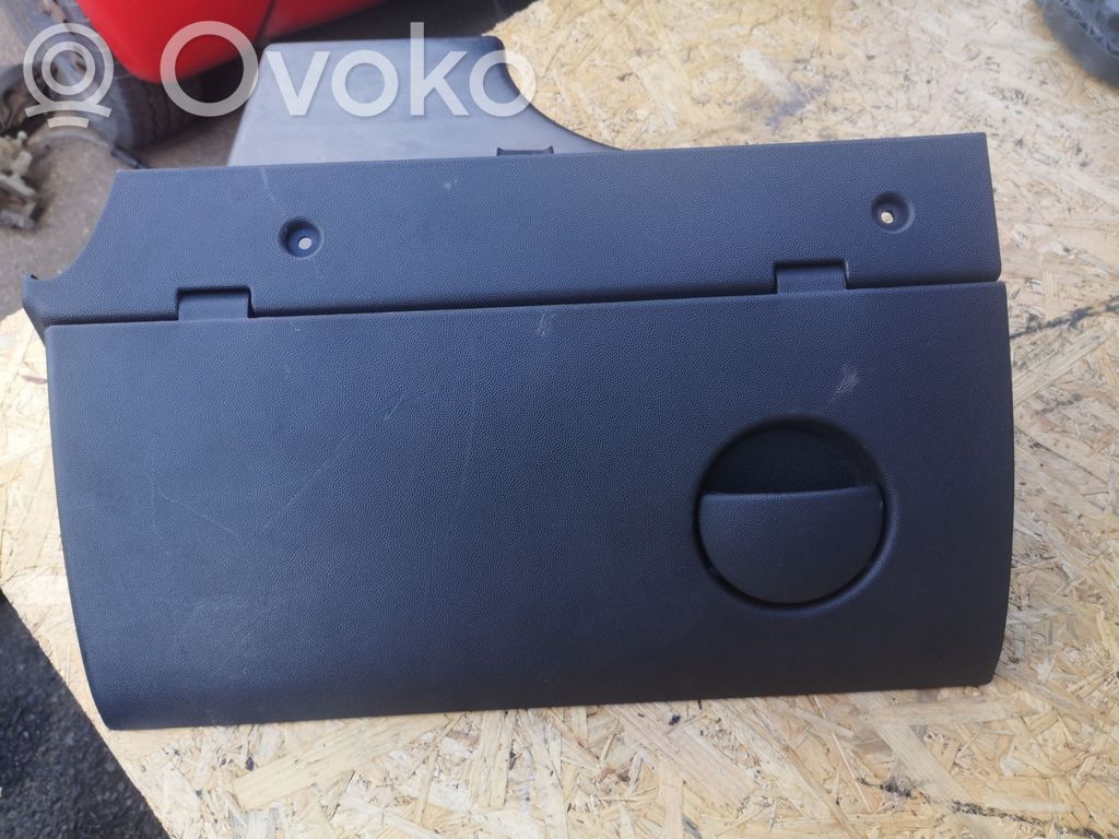 Opel Corsa C Daiktadėžės (bordačioko) komplektas 