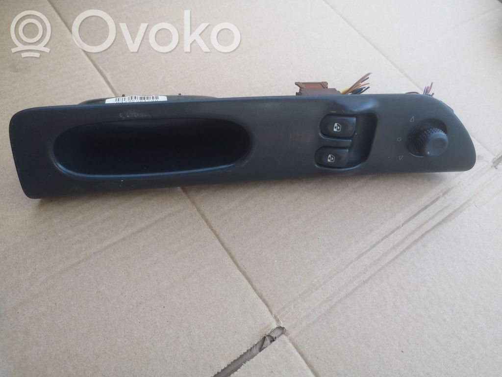 Renault Laguna I Electric window control switch 