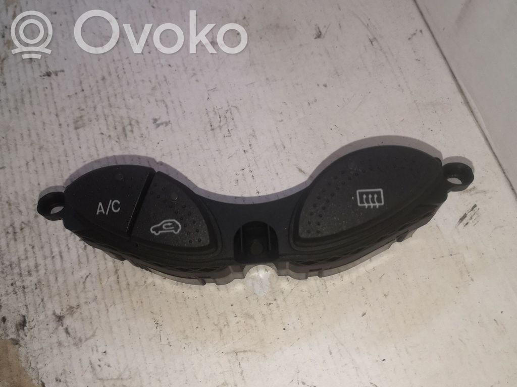 Ford Focus Logu elektriskās apsildes slēdzis 