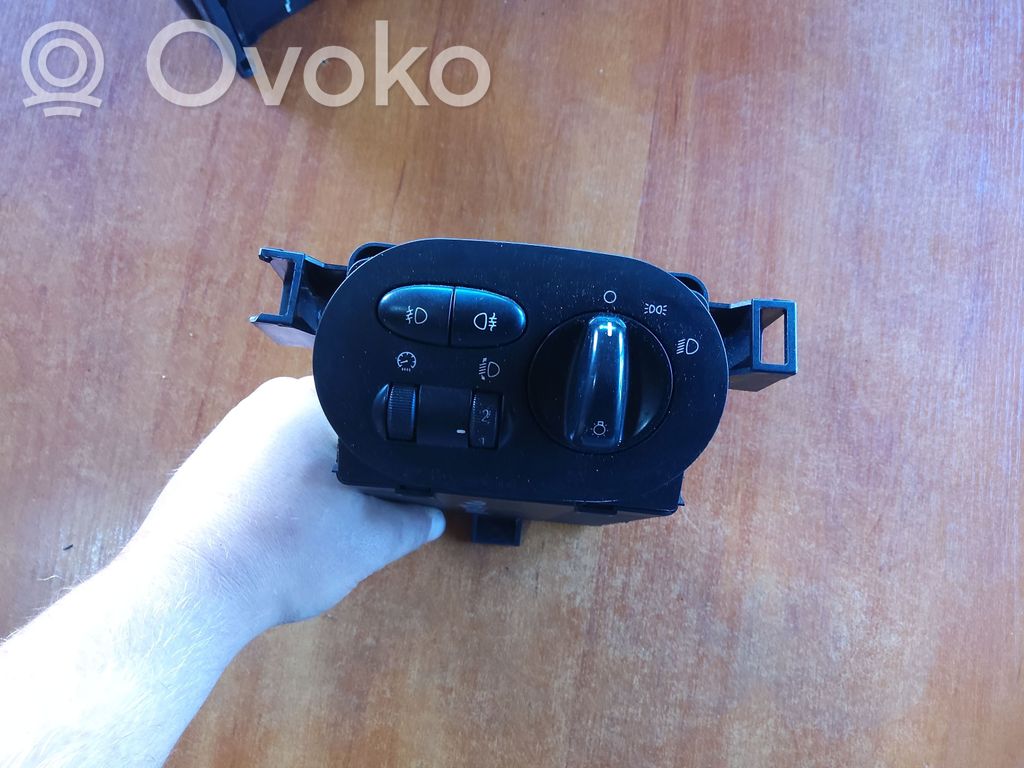 Light switch   106950,086956053,0036811