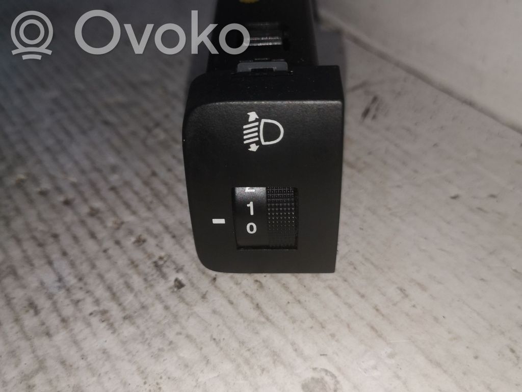 Hyundai Tucson JM Headlight level height control switch 