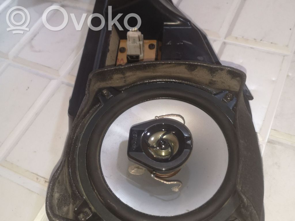BMW 7 E38 Takaoven kaiutin 