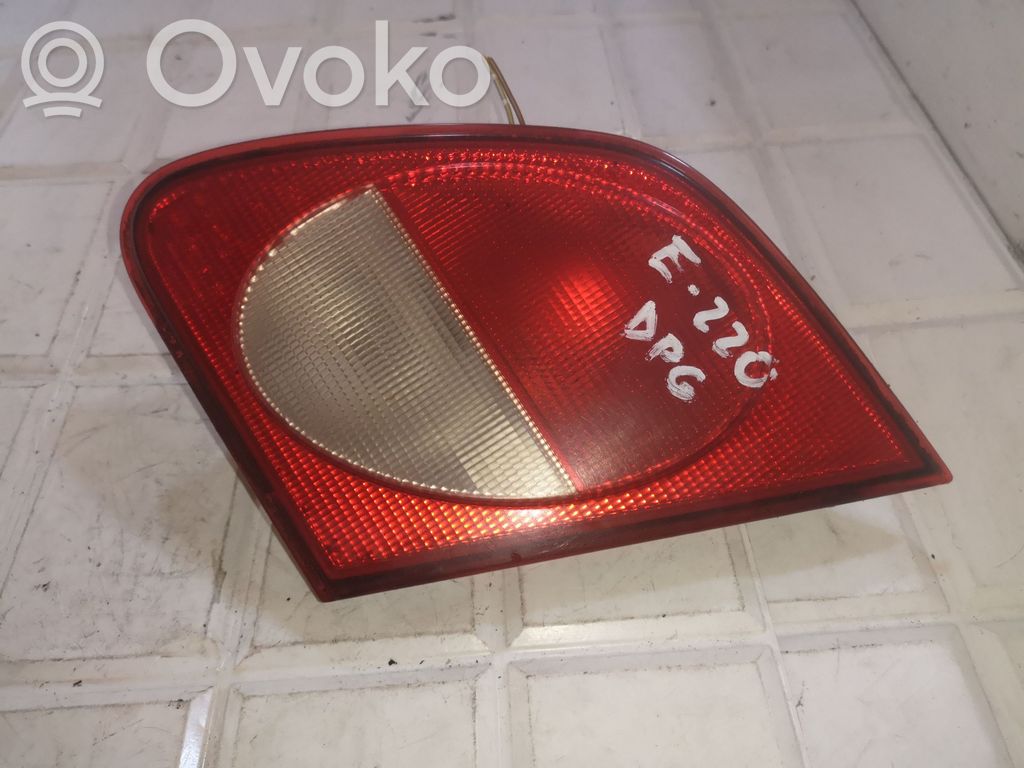Mercedes-Benz E W210 Lampy tylnej klapy bagażnika 