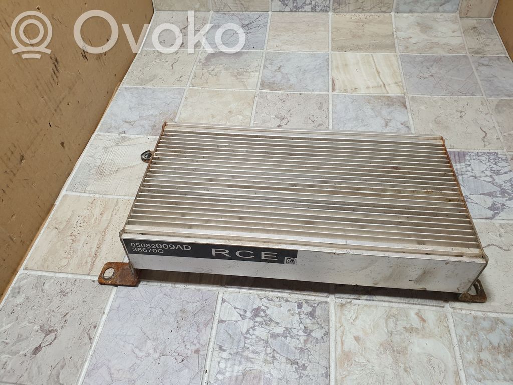 Chrysler Pacifica Sound amplifier 