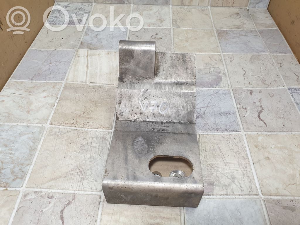 Volvo V70 Gearbox mounting bracket 