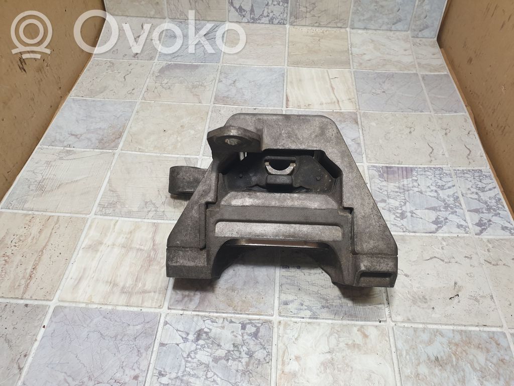 Opel Vectra C Engine mount bracket 