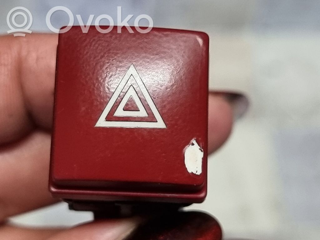 Peugeot 207 CC Hazard light switch 