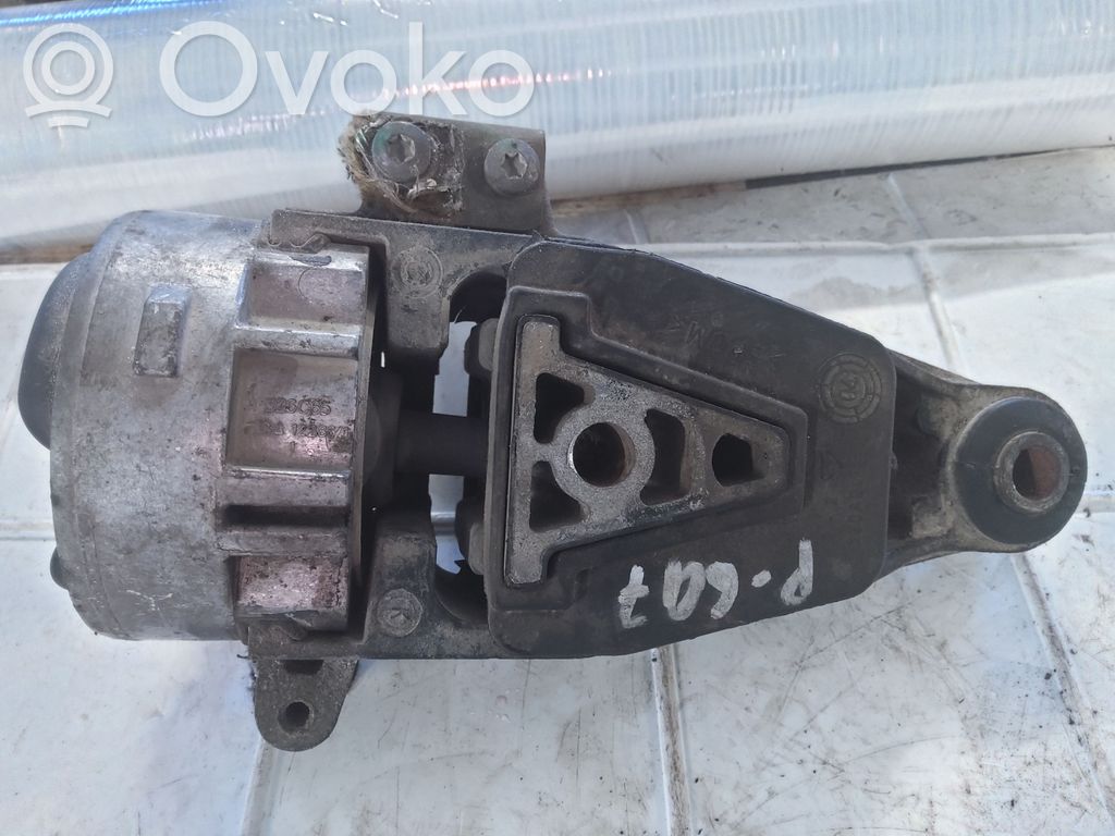 Peugeot 607 Engine mount bracket 