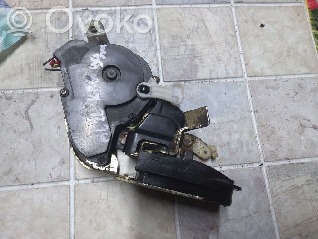 Mazda 626 Zamek drzwi tylnych 