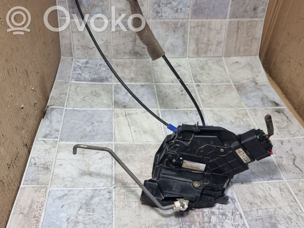 Mazda 5 Front door lock 