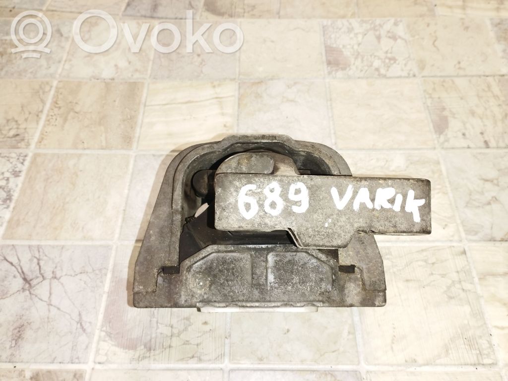 Volkswagen Golf Plus Engine mount bracket 